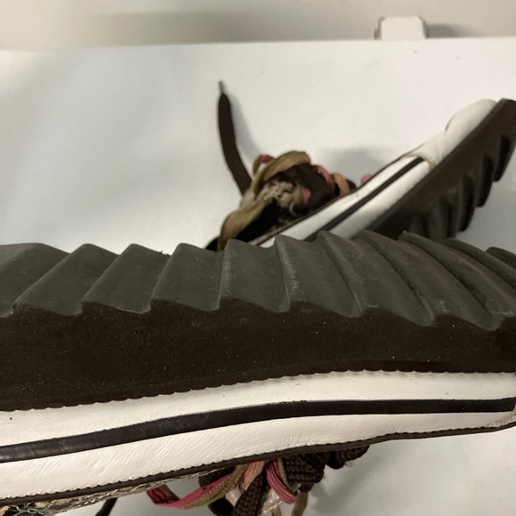 Shoes - Picture 7 of 8